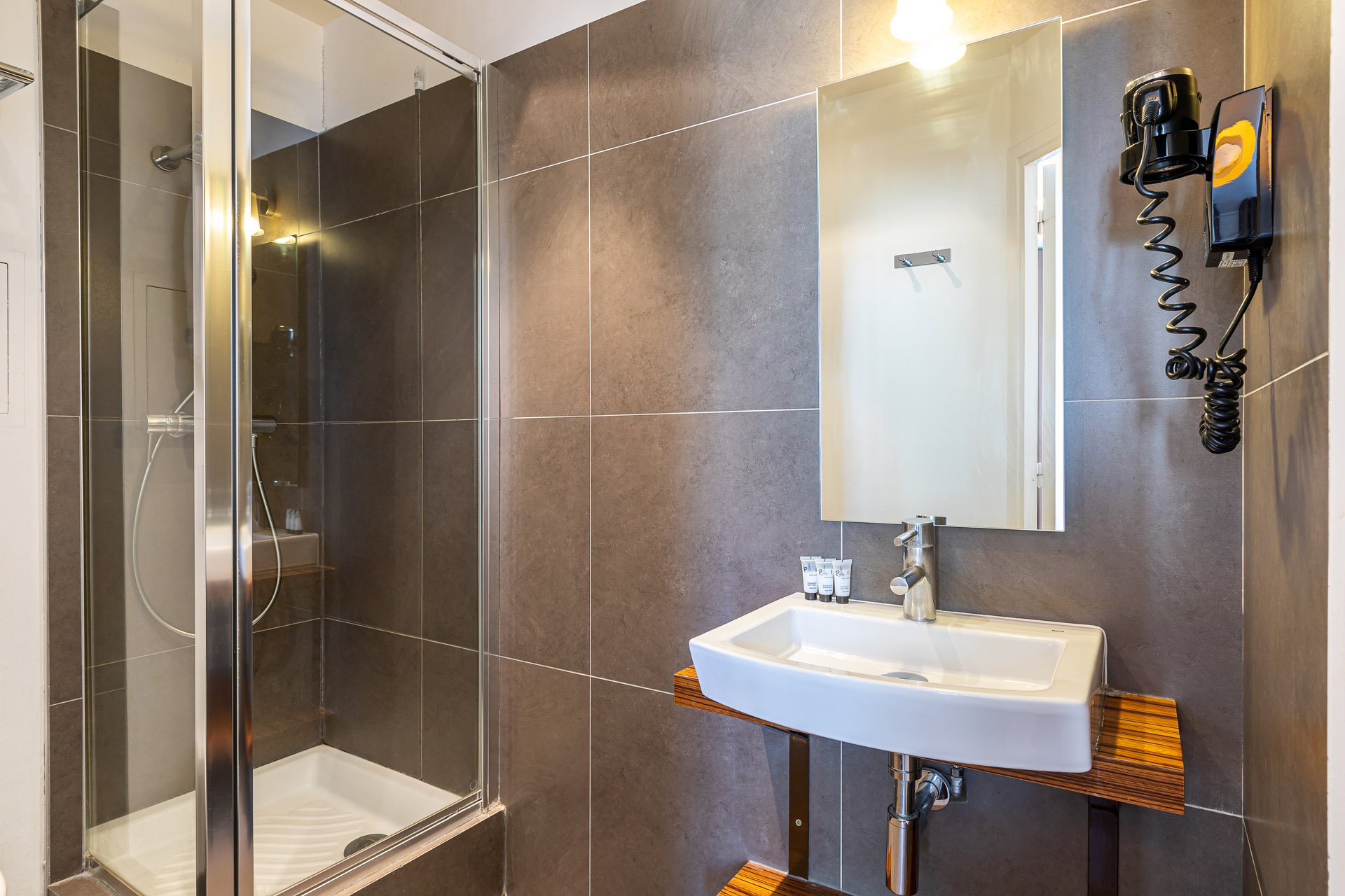 Le 20 Prieuré Hôtel Standard Triple Bathroom